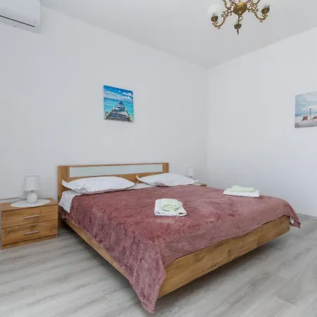 With Parking Space Sumpetar, Omis - 950 Apartman *