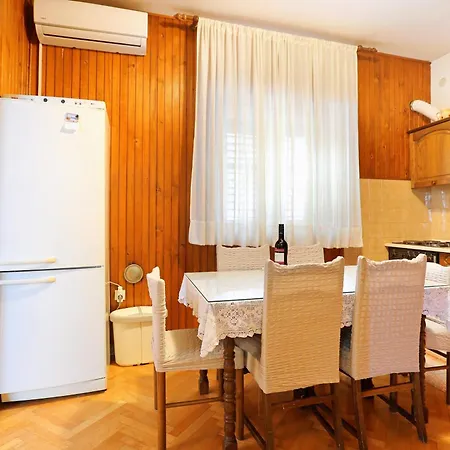 아파트 With Parking Space Sumpetar, Omis - 950 Sumpetar