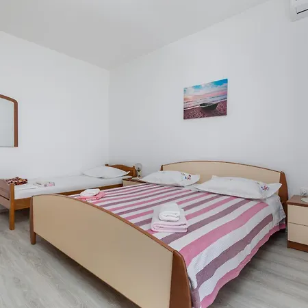 With Parking Space Sumpetar, Omis - 950 Apartman