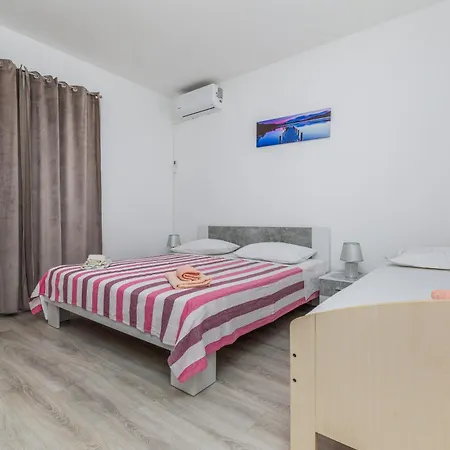 아파트 With A Parking Space Sumpetar, Omis - 950